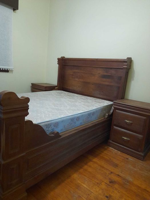 Vendo cama de Casal em castanho para desocupar