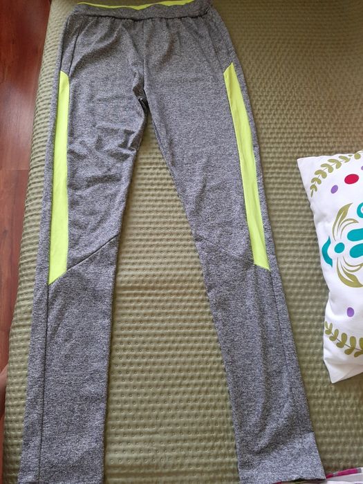 Komplet  ubrań  sportowych w roz  S