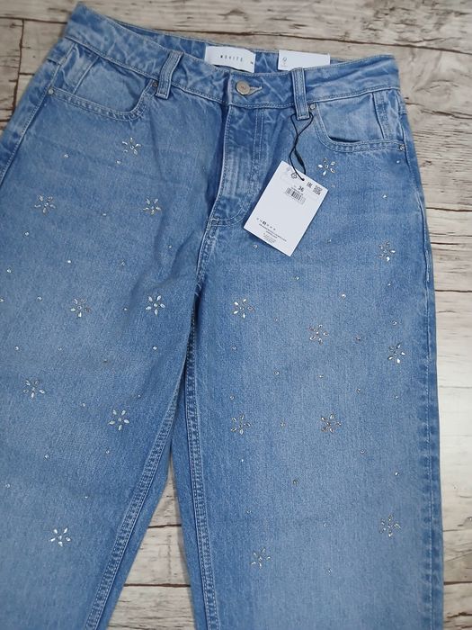 Piękne jeansy z kryształkami