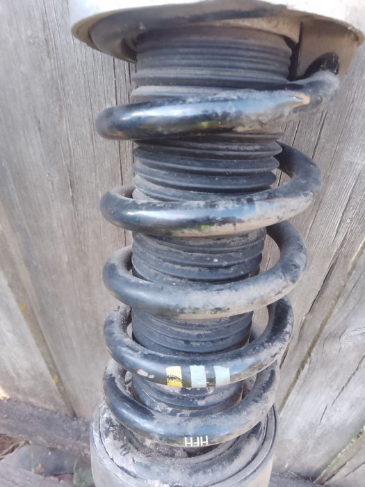 Стійки амортизаторів Фольксваген Туарег