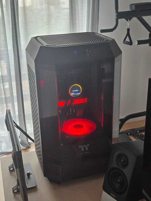 Gaming PC (Ryzen 7 9700X, Radeon RX 9070 XT, 64GB RAM, 2TB SSD)