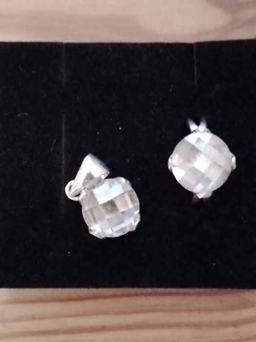 Pendente e anel  em prata com pedra transparente