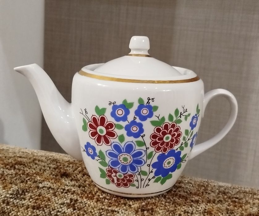 Цукорниця, заварочний чайник.