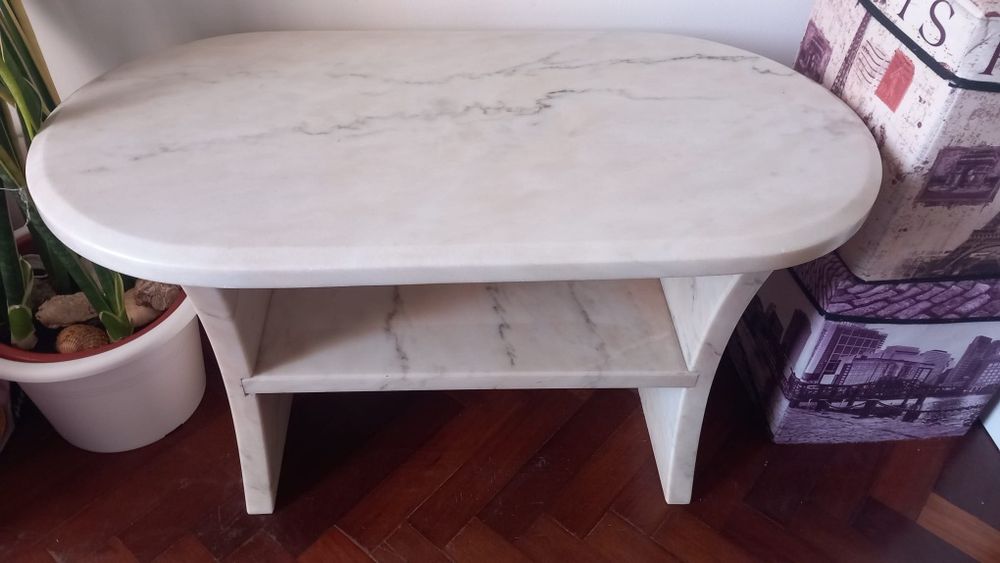 Mesa de centro em mármore