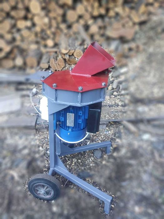 Садовый Щепорез измельчитель веток дробарка мульчиватель Подрібнювач