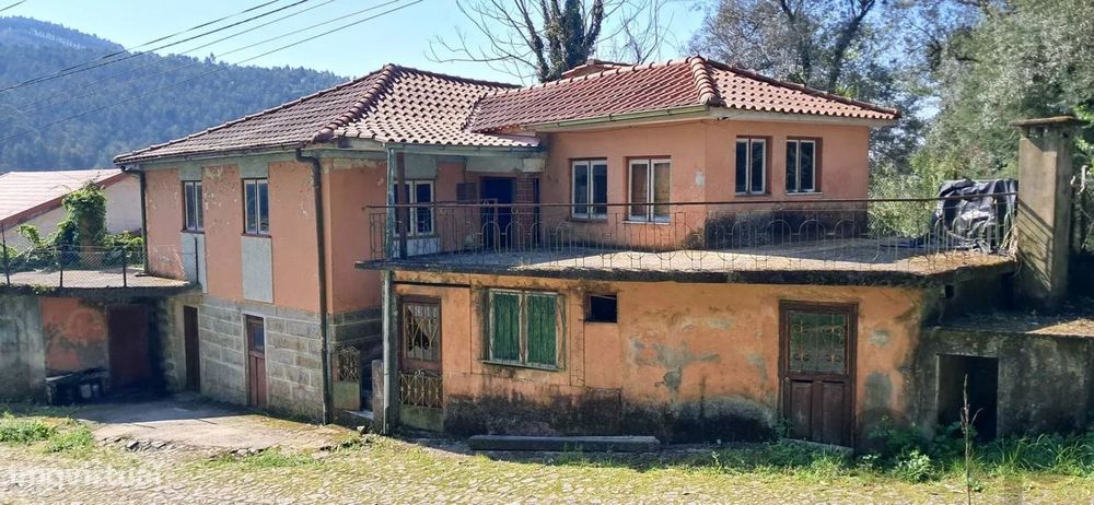 Moradia  T3 para remodelar em Gonça, Guimarães