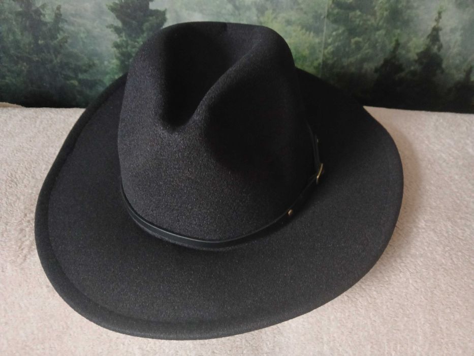 Kapelusz czarny zamszowy na karnawał i nie tylko