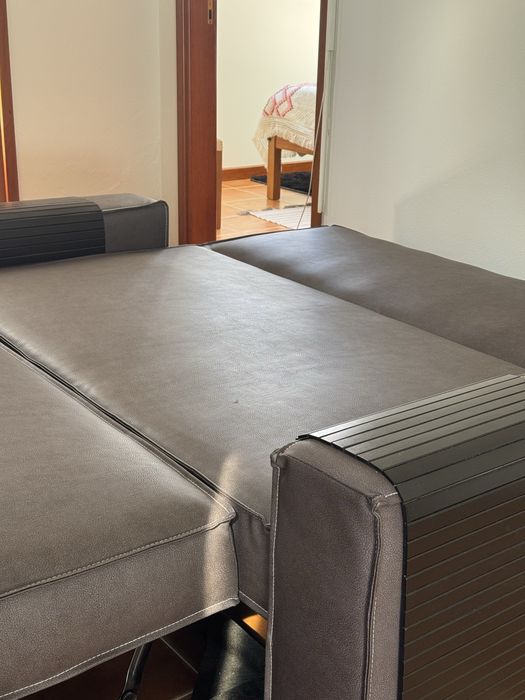 Sofá-cama 3 lugares MIRO castanho escuro + 2 tabuleiros para braço de sofá IKEA