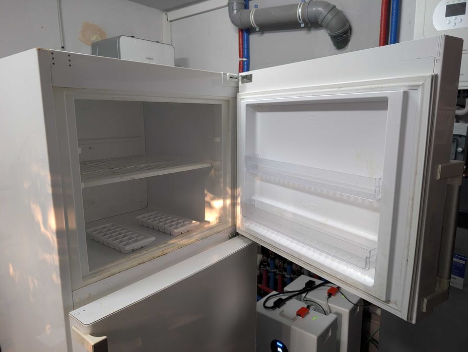 Продам холодильник Whirlpool б/в в нормальному стані WTV4225 W
