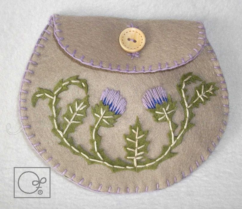 Bolsa Cardos bordada à mão.