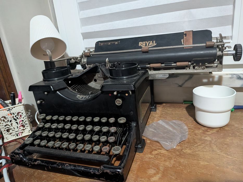 Máquina de escrever antiga Royal Model 10.