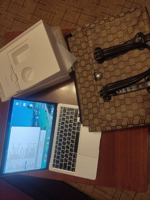 Продам MacBook air М1
