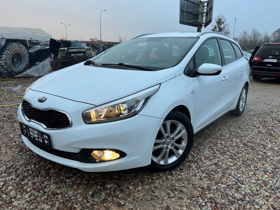 Kia Ceed 1.6 benzyna 135KM grzane fotele i kierownica czujniki alufelgi Niemcy