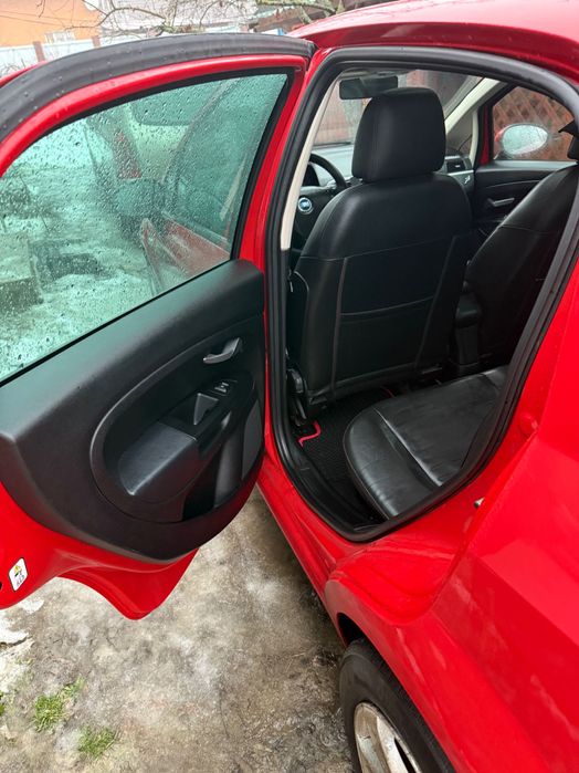 Машина Fiat Punto