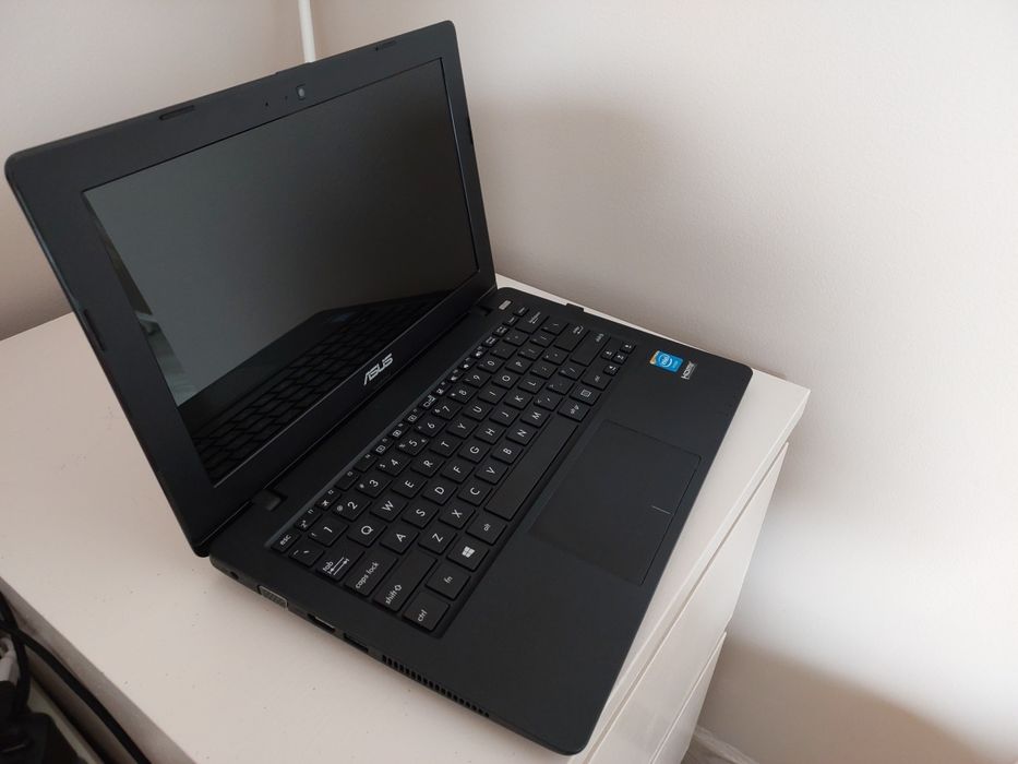 Laptop Asus X200M 11,6", Win 10, dysk SSD, stan bardzo dobry!