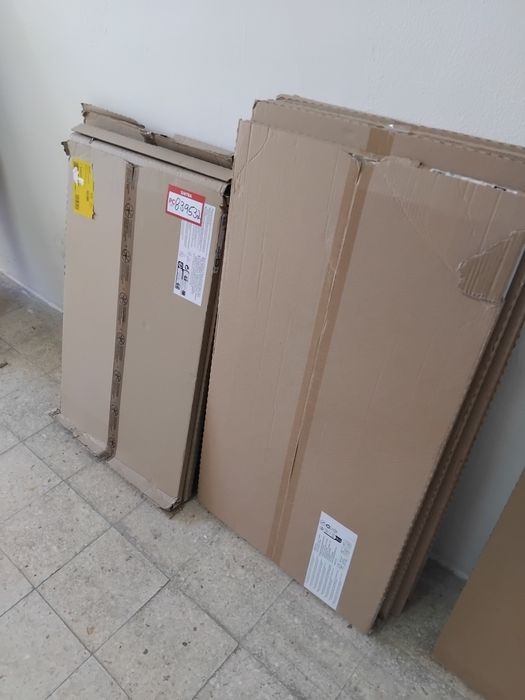 Tampos e portas brancas