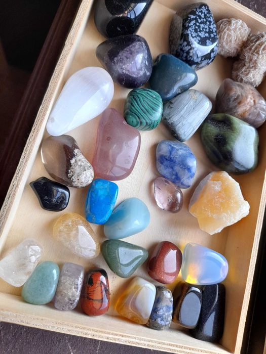 Conjunto cristais + livro "Chakras e Cristais"