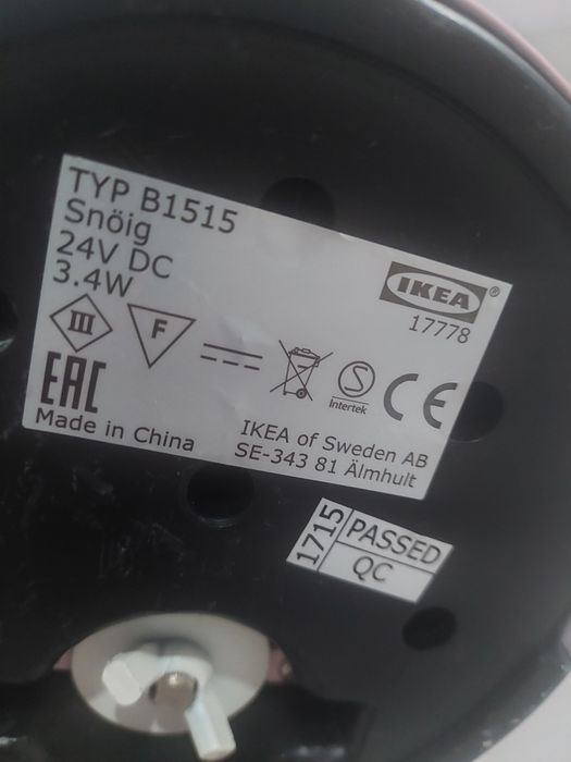 Różowa lampka na biurko Ikea