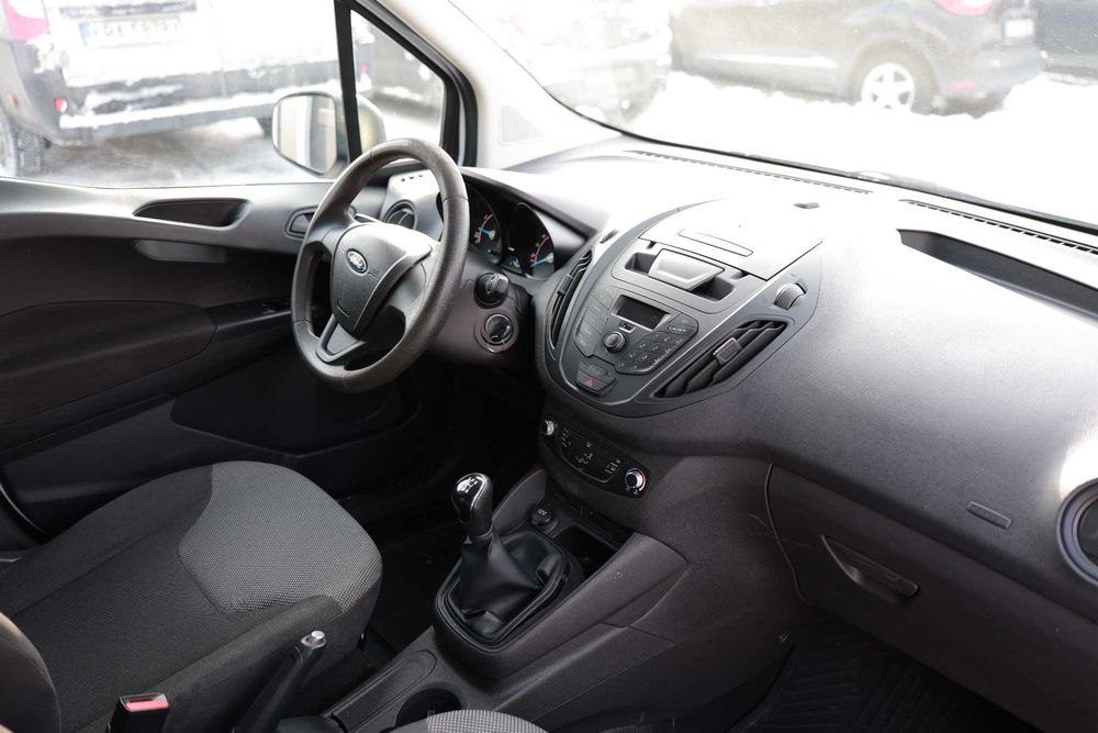 Wynajem dostawczaka blaszaka Ford Transit Courier