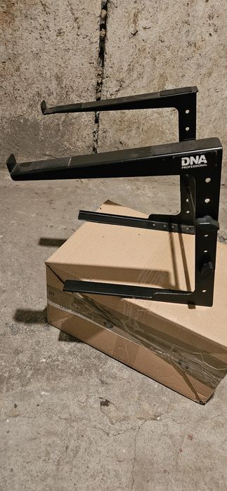 Stand pod laptop DNA