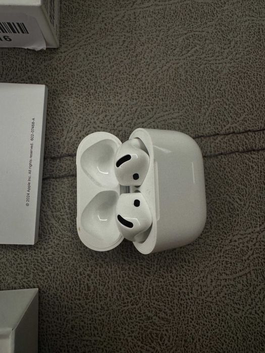 Apple AirPods 4 com Cancelamento Ativo de Ruído (ANC) – Como Novos