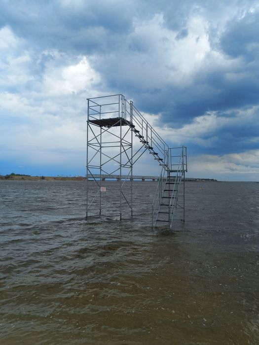 Продам металеву конструкцію