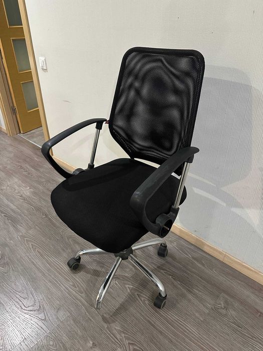 Крісло офісне АКЛАС Тета CH PR в гарному стані. Маю 2шт. м. Шулявська