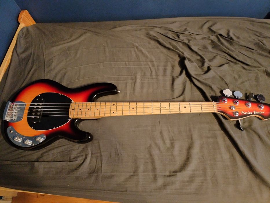 gitara basowa 5 strunowa Harley Benton plus futerał