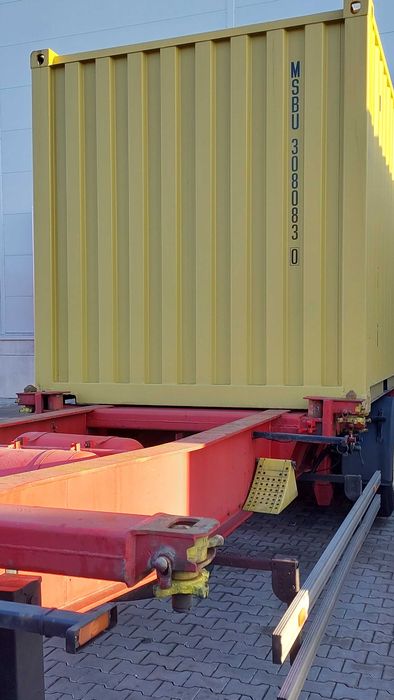 Naczepa pod kontenery morskie