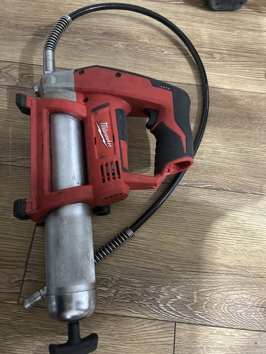 Milwaukee M12 GG
