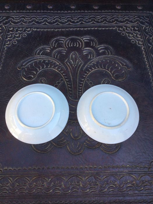 Pratos Porcelana Chinesa Chocolate Família Rosa séc XVIII 10 cm