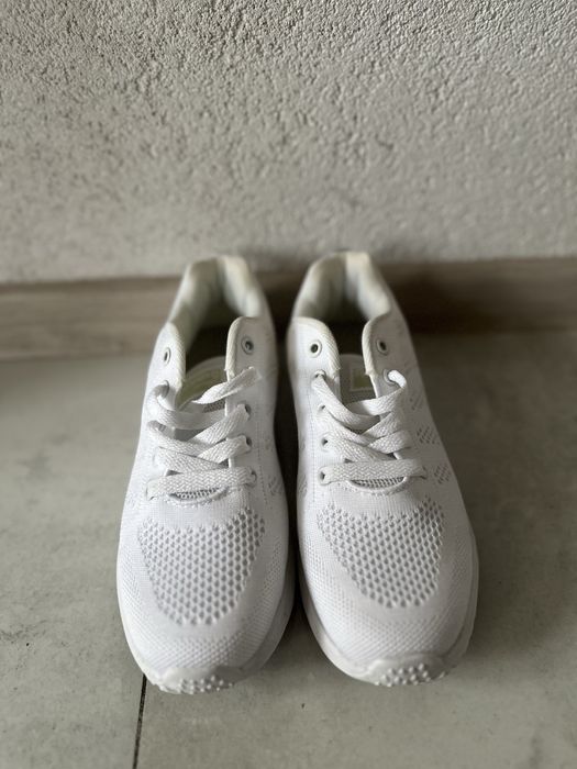 Białe buty sportowe rozmiar 36