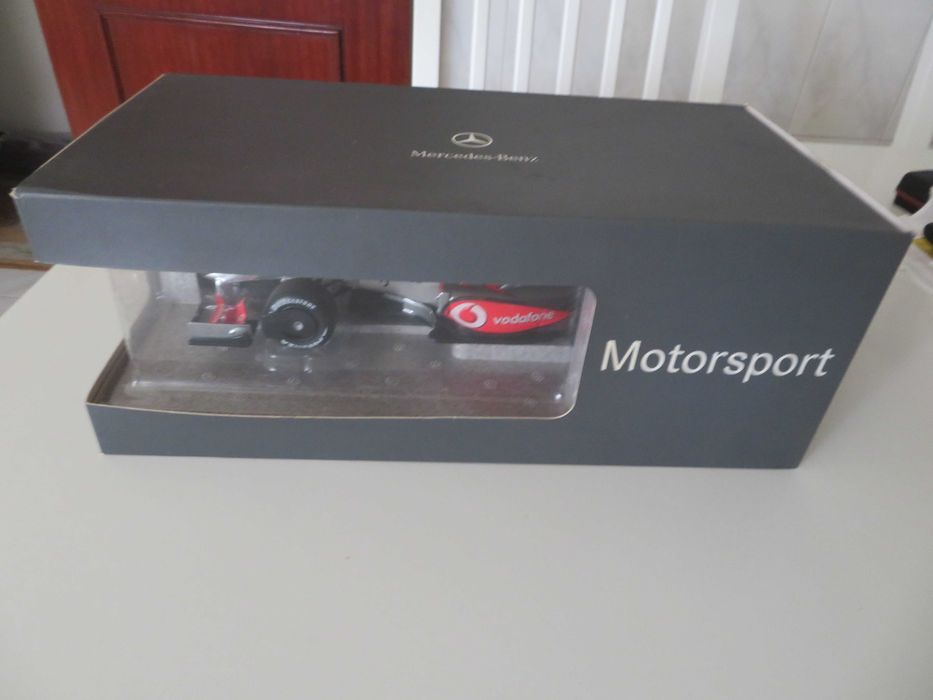 1/18 Vodafoe McLaren Mercedes MP4/24 L Hamilton 2009