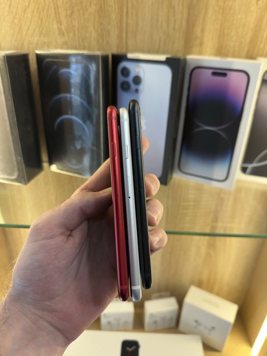 iPhone SE 2022 | Original | Б/У | Black / White / Red