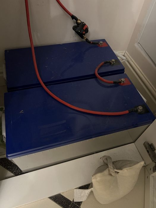 Гібрідний інвертор AXIOMA 3.3 кВт + 2 AGM аккумулятора 24V