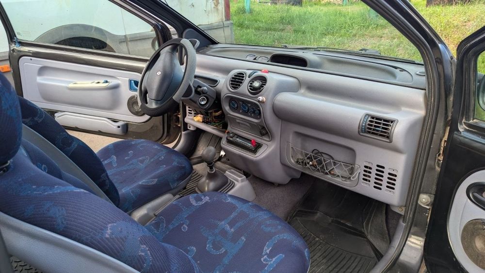 Renault  Twingo  автомобіль