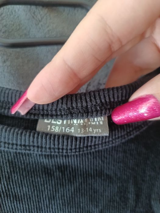 Czarny tank top na ramiączkach destination