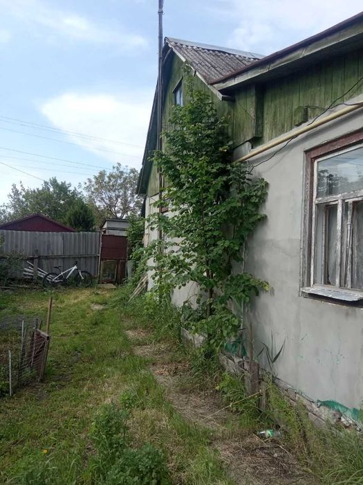 Продам.. 1/2 часть дома в центре Мерефы!