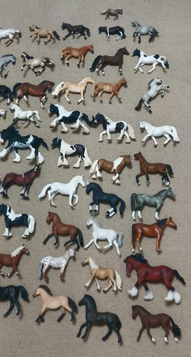 Konie Schleich plus akcesoria.