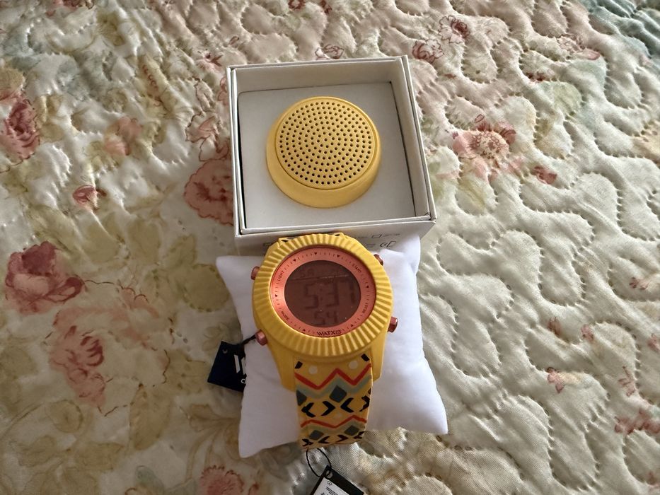 Relógio Watx & Co Digital Amarelo/Laranja + Coluna Bluetooth