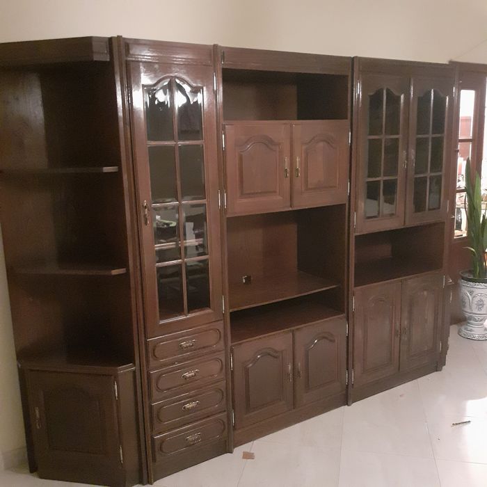 Vendo móvel de sala em madeira maciça em bom estado