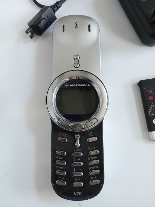 Продам телефон Motorola V 70