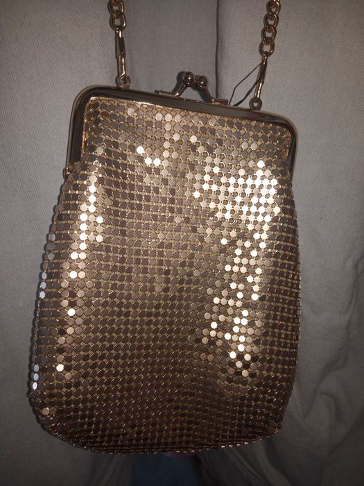 Clutch mala dourada Chainmail F21 nova. 20x15cm.