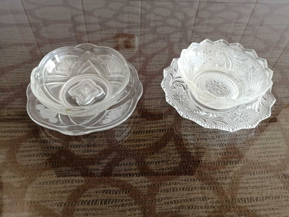 varios conjuntos de taças de vidro