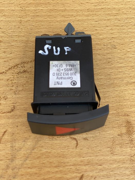 Кнопка аварийка та реле поворотів шкода суперб 1