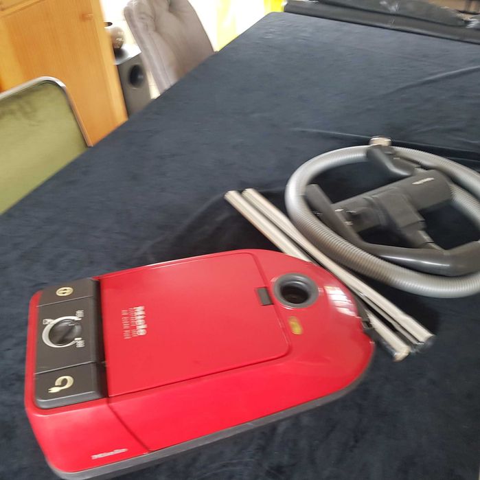 Miele odkurzacz 1400 W sprawny bardzo dobra moc