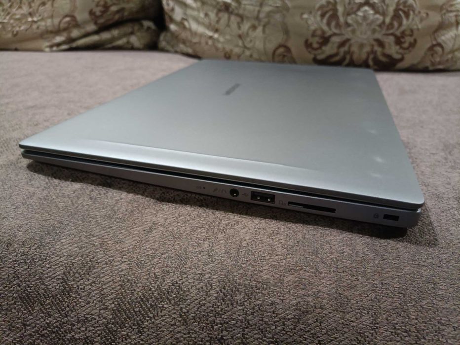 Ігровий Medion P15648/i5 10gen/Nvidia MX250/512Gb m2 SSD/16Gb DDR4