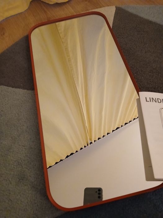 Ikea Lindbyn lustro czerwone 28x60