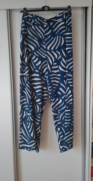 Materiałowe spodnie damskie H&M rozm.50