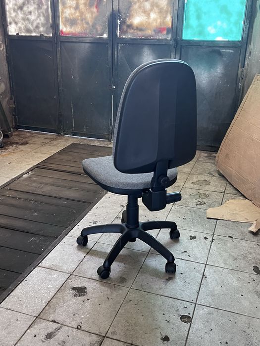 Cadeira escritório cinzenta